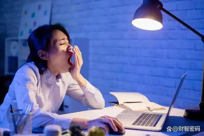 不是等待终点而是轻盈活在当下pg电子95后开启生前整理：(图4)